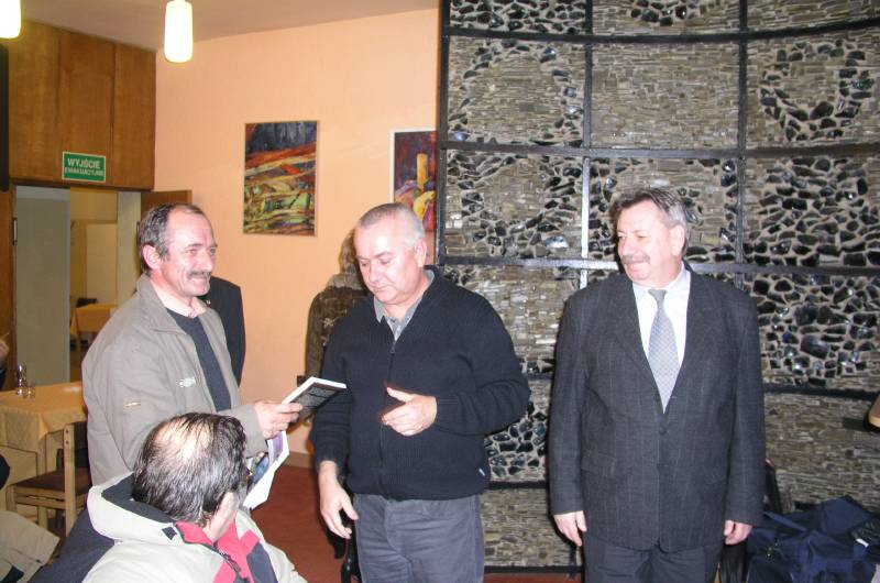 miejsce ósme - Stanisław Jaśkiewicz i Jan Górka, z prawej prezydent Wojciech Magdoń